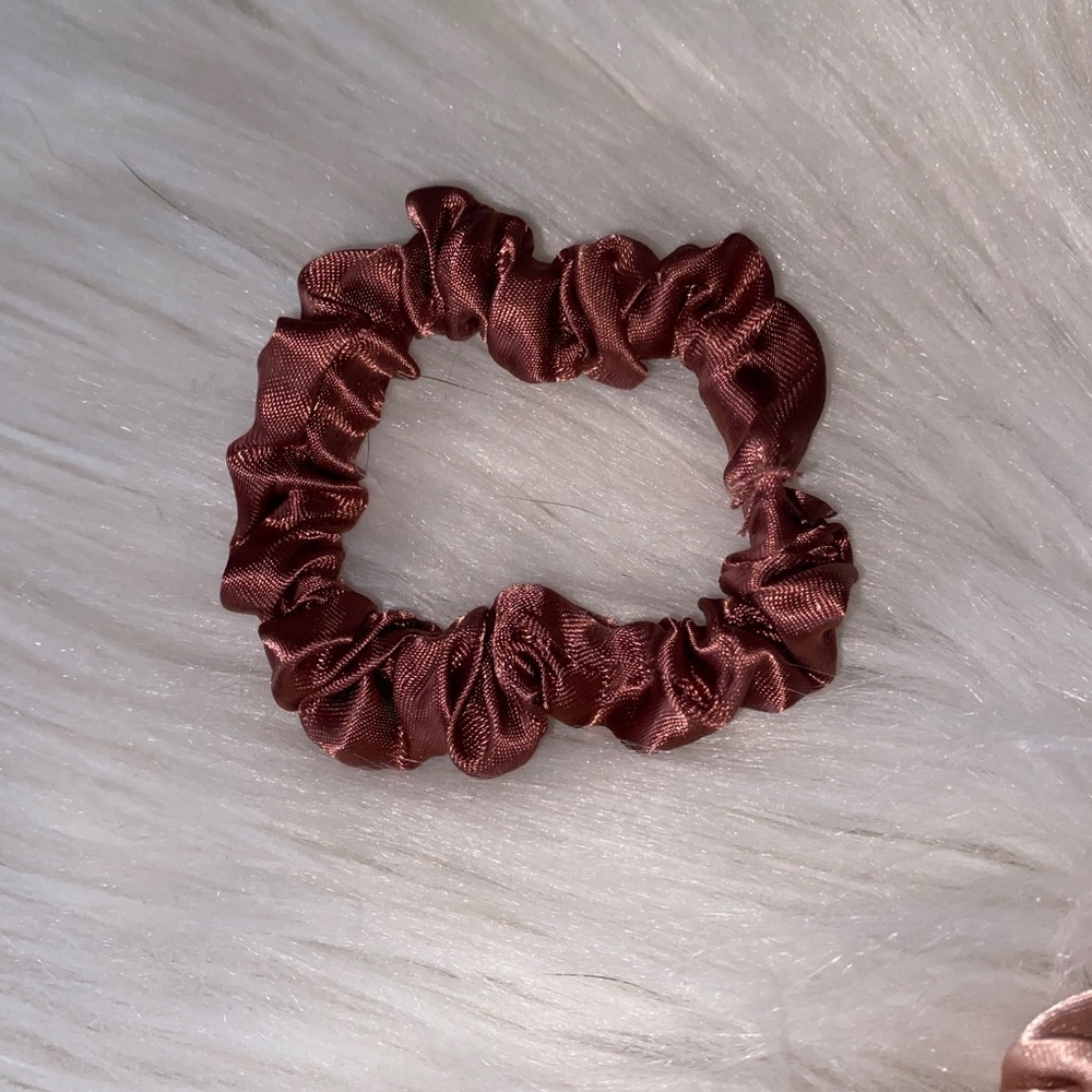 ✨Scrunchie Set ✨ - Picture 2 of 6